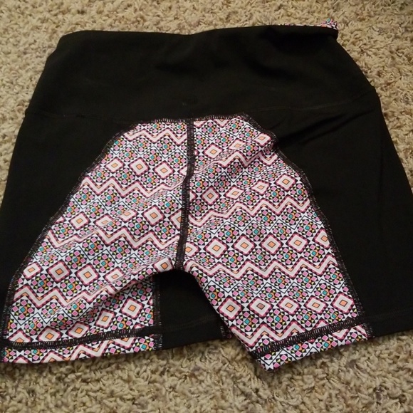 Work out shorts - Picture 2 of 2